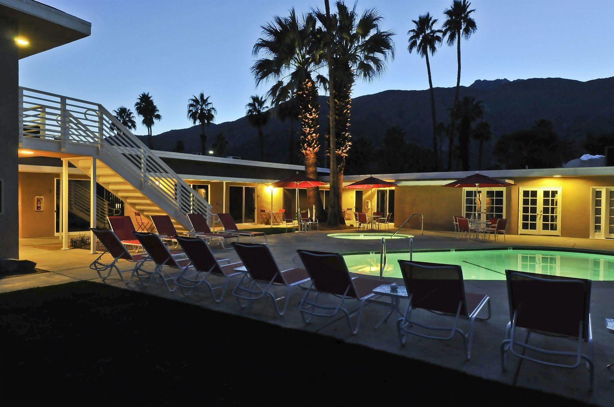 Bearfoot Inn - Clothing Optional Hotel For Gay Men Palm Springs Kültér fotó